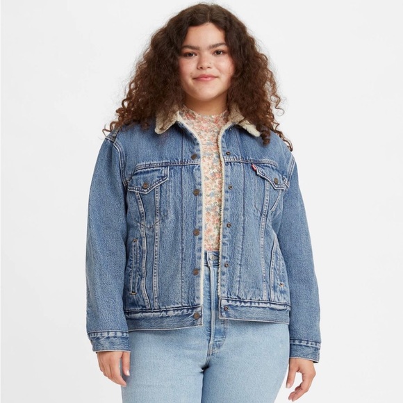 Women’s Levis Boyfriend Sherpa Denim Jacket - Medium - Picture 5 of 6